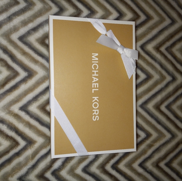 Michael Kors Cooper Leather Billfold Wallet - Picture 13 of 13